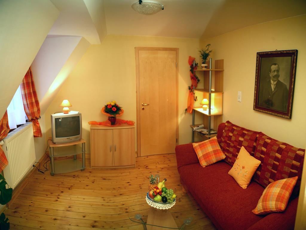 Worners Schloss Weingut & Wellness-Hotel Prichsenstadt Esterno foto