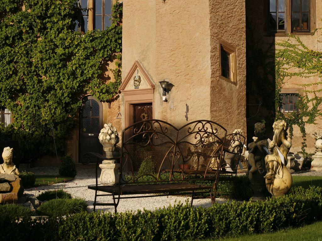 Worners Schloss Weingut & Wellness-Hotel Prichsenstadt Esterno foto
