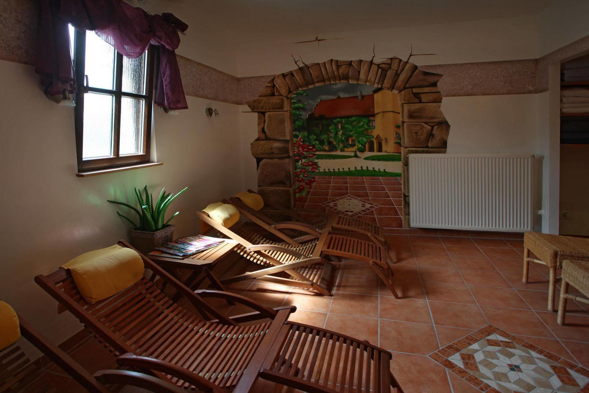 Worners Schloss Weingut & Wellness-Hotel Prichsenstadt Esterno foto